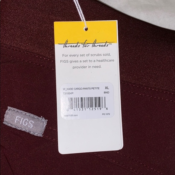 FIGS Petite Cargo Pants - Picture 3 of 3